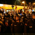Demonstranti opljačkali prodavnicu oružja u Frankfurtu: Dramatični snimci nasilja na protestima u Nemačkoj