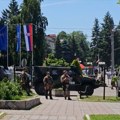 Trinaesti dan protesta u Leposaviću Kfor i dalje okružuje opštinsku zgradu
