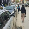 Vozila na trotoaru, pešaci na putu: Zašto smo sve češće svedoci ovakvog prizora?