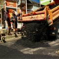У МЗ Ердоглија и МЗ Пчелице у току су радови на асфалтирању оштећених саобраћајница
