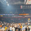 Da li je zvezda odbranila titulu? Velika bruka srpske košarke Meč u Areni prekinut pa nastavljen, Partizan se nije vratio na…