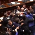 Tuča i haos u parlamentu Poslanik izveden u kolicima (video)