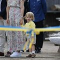 Sin kejt midlton i princa vilijama dobio konkurenciju: Najmlađi švedski princ je toliko sladak da su svi očarani (foto)