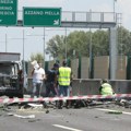 Avion se srušio na auto-put; Ima mrtvih