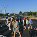 Aktivisti simbolično vezali bager protestujući zbog radova kod Ušća