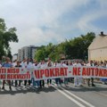 FOTO, VIDEO Protest ispred KCV zbog policijske brutalnosti: "Mi previjamo, vi prebijate"