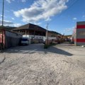 Život u blatu i prašini: Mještani traže da se ulica u centru grada asfaltira (VIDEO)