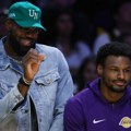 Lebron se vratio, za sina Bronija više nema mesta u Lejkersima