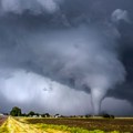 Tornado protutnjao kroz Rumuniju: Snimak ledi krv u žilama!