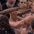 NBA kaznila Nikolu Jokića! Epilog incidenta: Srbin žestoko udaren po džepu zbog sukoba sa provokatorom!