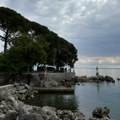 Drama na poznatom letovalištu na Jadranu: Žena na plaži nije davala znakove života, policajci je reanimirali