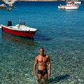 Skinuo se popularni srpski glumac: Napravio pometnju na mrežama: Puca od mišića, preplanuo i nauljan, ženama pale vilice (foto)…
