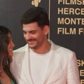 Milan Marić prvi put u javnosti pokazao devojku: Voditeljka bez šminke sija u njegovom zagrljaju