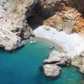 Nasukan uginuli delfin: Otkriven mrtav na plaži između Bara i Ulcinja (video)