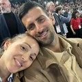 Naslonila mu glavu na rame, ne skidaju osmeh sa lica: Jelena Đoković podelila privatne fotografije sa Novakom: Evo kako su se…