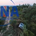 Leteo je sigurno preko 30 metara: Drama na auto-putu kod Niša, vozač bmw izgubio kontrolu i završio u obližnjoj šumi…