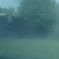 Udes kod Zemun polja: Prevrnuo se kamion
