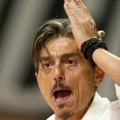 Moja molba je da ih pobedite, razbijete i dokrajčite: Vlasnik Panatinaikosa u govoru svojim košarkašima pred mečeve sa…
