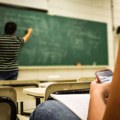 Italija uvela zabranu mobilnih telefona u srednjim školama