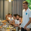 Slavljenička atmosfera u Sloveniji: Igrači Železničara pevali uglas, a onda je usledio i govor