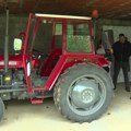 Država donirala traktor porodici Jovanović iz Cerovca