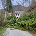 (Foto) Haos u Sloveniji: Olujni vetar kidao, oštetio krovove, hiljade ljudi bez struje