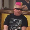 Узимао масну лову док су га колеге понижавале! Дј Крмак је један од најобразованијих естадњака, певачи бежали од њега