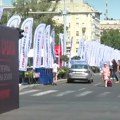 Pripreme za skup SNS: Ograde, šatori, kontejner "Blokaderska Srbija", a popodne roboti Milutin i Dragutin