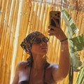"Da li je ikome bolje pao razvod od tebe?": Naša pevačica u minijaturnom kupaćem napravila haos na mrežama
