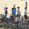 Đačka avantura na dva točka - osnovci u Ravnom Selu svakog dana biciklom do škole