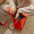 Obratite pažnju: Ovu sitnicu skoro svaka žena u Srbiji ima u torbi, a kažu da privlači siromaštvo i bedu!