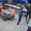 Leteli stolovi i stolice, ne zna se ko je na čijoj strani: Bizarna tuča u beogradskoj kladionici šokirala mnoge (video)