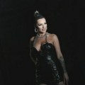 Ko je pevačica koja je pretučena posle nastupa u Ofenbahu? Odrasla u bedi: "Roditelji su živeli u Beču, a ja među pilićima i…