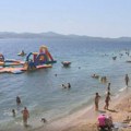 Na poznatoj dalmatinskoj plaži izviru fekalije i širi se opaka zaraza