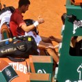 Šok u Parizu, trenutak kada je "Filip Šatrije" zanemeo! Novak se povredio! (foto)