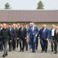 Himna za sjedenje, država za poniženje