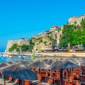 Kriza u jednom od najpopularnijih gradova Crne Gore: Čak sedam kupališta nije spremno za turiste, a cene kao u Parizu