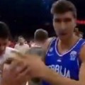 Ni stida ni srama! Bogdana Bogdanovića optužili da je bacio dres, a evo šta se zapravo desilo (video)