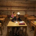 Prvaci u bunkeru: Ovde se beži od smrti i pišu prva slova FOTO