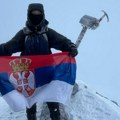 (Foto) "život nam je bio ozbiljno: Ugrožen!" Neverovatan podvig planinara iz Užica: Srpska trobojka na najvišem vrhu Evrope…