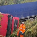 Vozač šlepera bio više od 12 sati zarobljen u kabini: Heroji iz Novog Pazara ga primetili, pa ga spasili