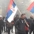 Grupa Srba sa Kosova pešice ka Novom Sadu u znak podrške Vučiću (VIDEO)