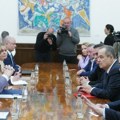 Vučić nastavio konsultacije: Delegacija SPS na čelu sa Dačićem stigla na razgovor (foto)