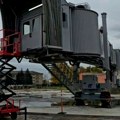 Ovo je trenutak kada su se srušile stepenice na aerodromu u Grčkoj: novinari povređeni i završili u bolnici
