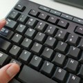 Dugme na tastaturi koje decenijama stoji neprimećeno: Mnogi ni ne znaju čemu služi!