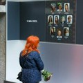 Tri godine tuge: Porodice ubijenih u OŠ "Vladislav Ribnikar" odale počast u vreme zločina, reka ljudi ispred škole