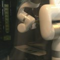 Budućnost je stigla u Beograd: Prvi robot barista pravi kafu u centru grada
