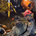 (Video) "Ako ostanemo još dva dana, mrtvi smo" Meštani ušli u pećinu da bi pronašli zlato, a onda su ih poplave zarobile…