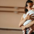 Beba izbačena iz sale zbog ometanja pozorišne predstave „Bura”