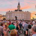 Građani na Trgu slobode nakon otkazivanja Vučićevog skupa
